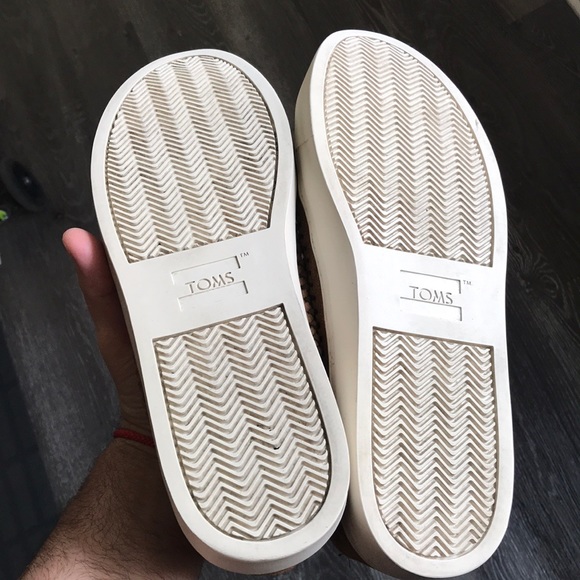 Toms - Picture 10 of 16